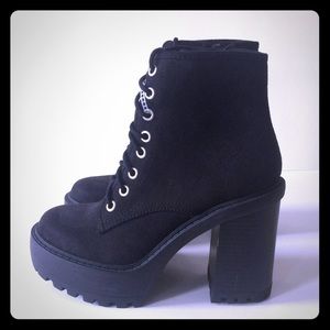 Women's soda platform lace and zip ankle boots
